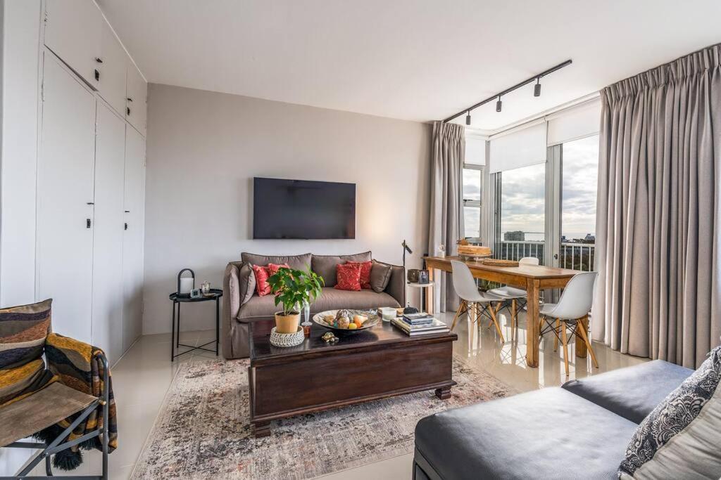 Modern Cozy In The Heart Of Point