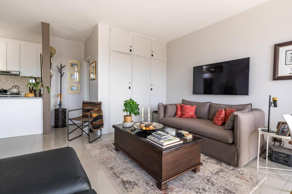 Modern Cozy In The Heart Of Point Cape Town